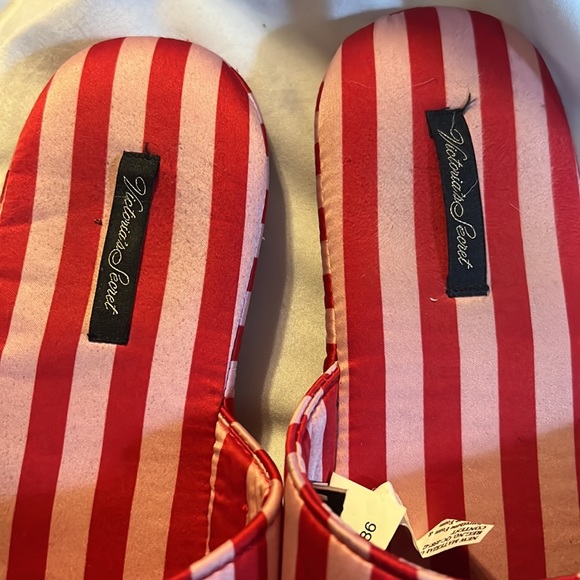 GUC Victoria’s Secret slippers. Size Medium. - Picture 6 of 9